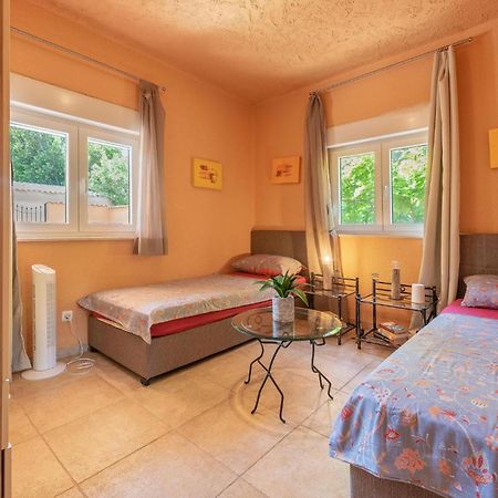 Cozy Home In Vrsi With Wifi Bagian luar foto