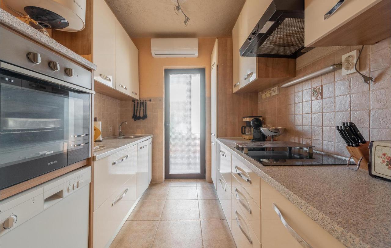 Cozy Home In Vrsi With Wifi Bagian luar foto