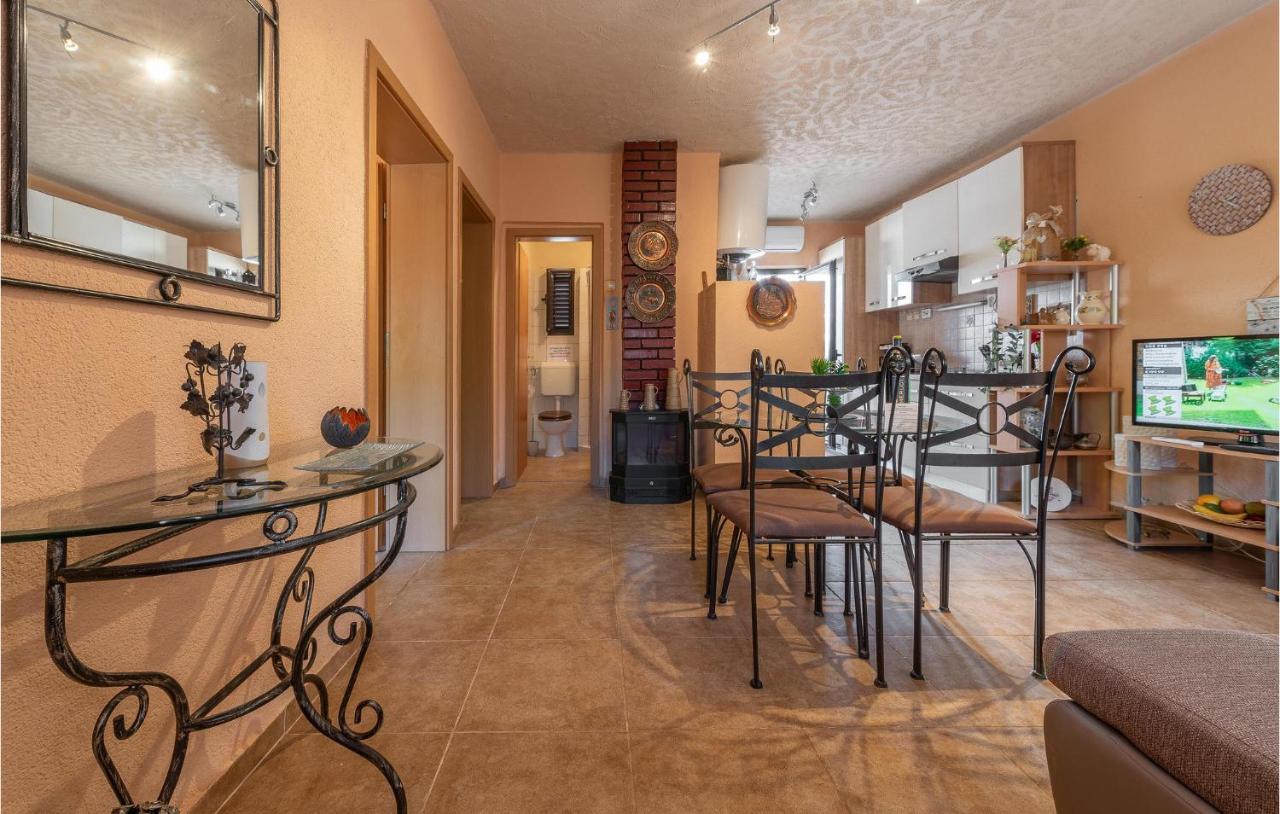 Cozy Home In Vrsi With Wifi Bagian luar foto