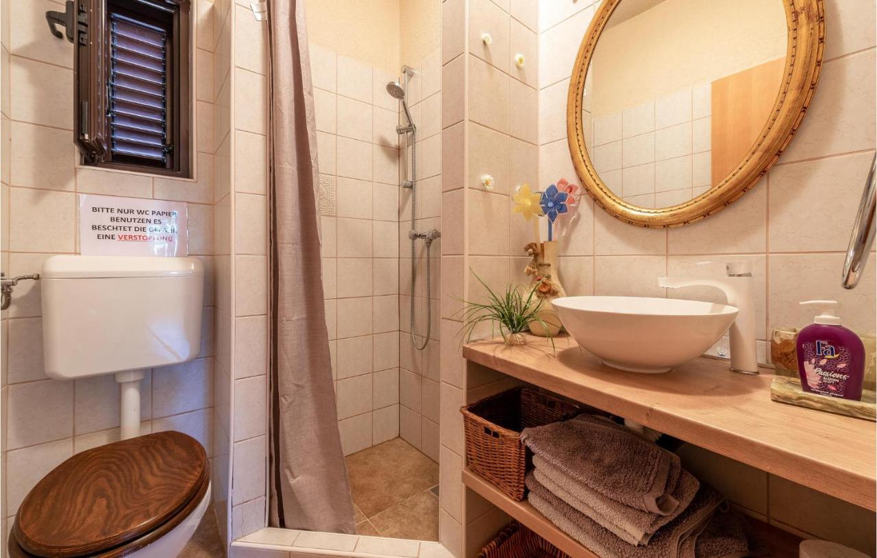 Cozy Home In Vrsi With Wifi Bagian luar foto