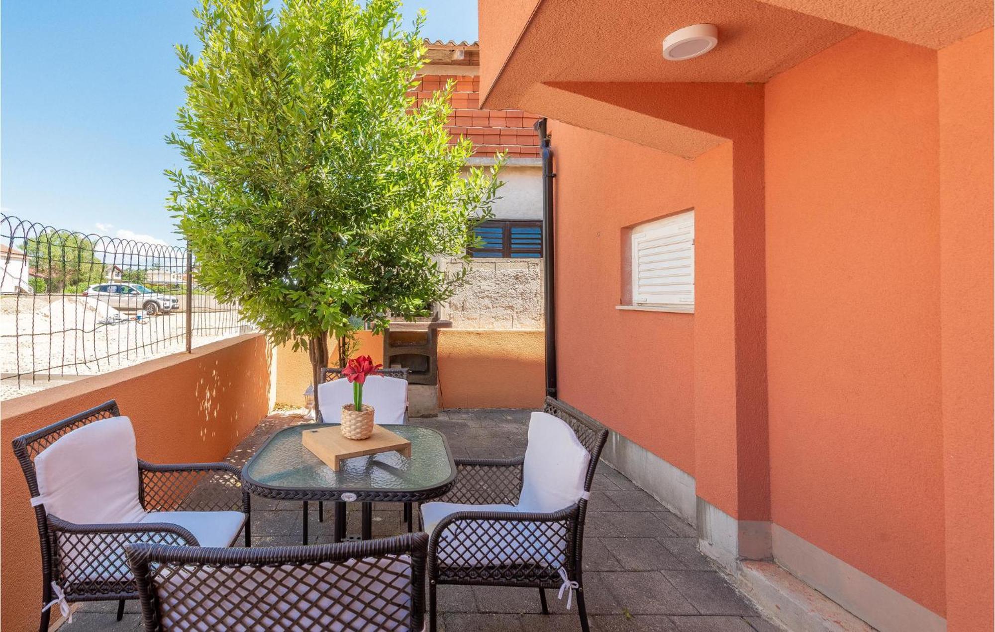 Cozy Home In Vrsi With Wifi Bagian luar foto