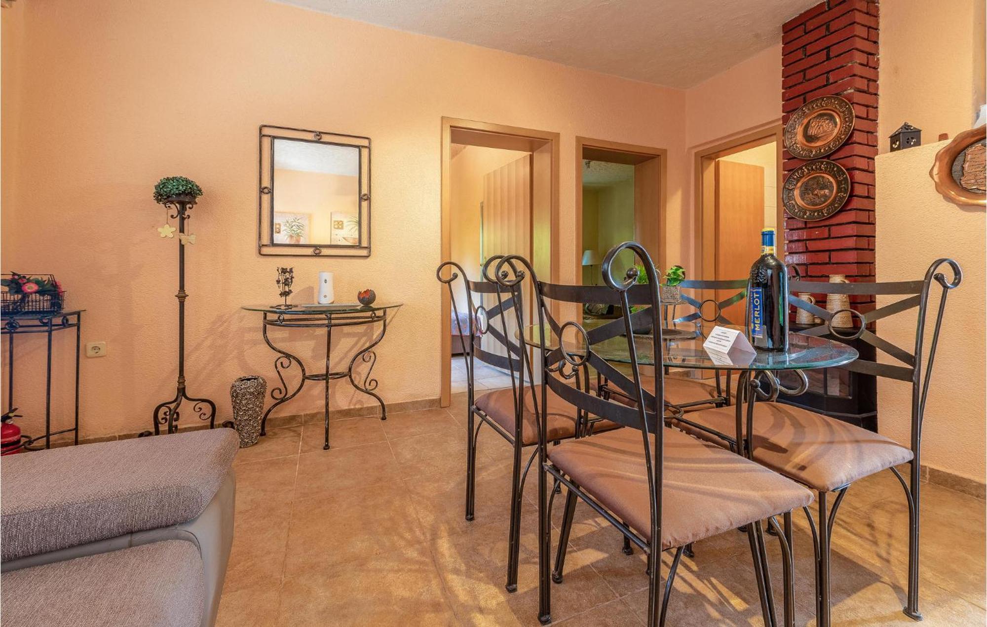 Cozy Home In Vrsi With Wifi Bagian luar foto