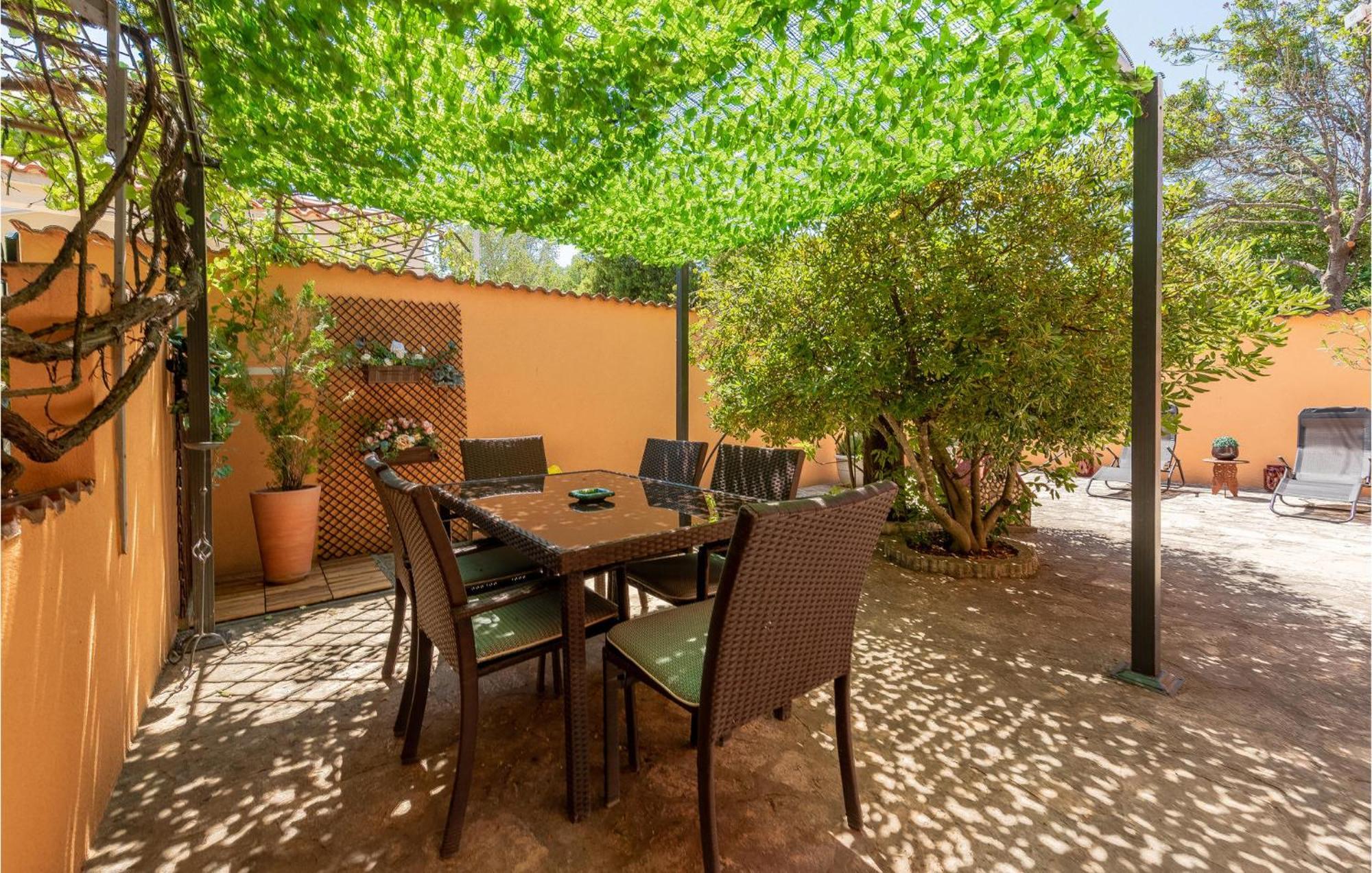 Cozy Home In Vrsi With Wifi Bagian luar foto